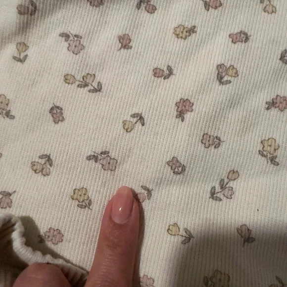 Quincy Mae Cream Floral Tank & Ruffle Short Set - Picture 2 of 5